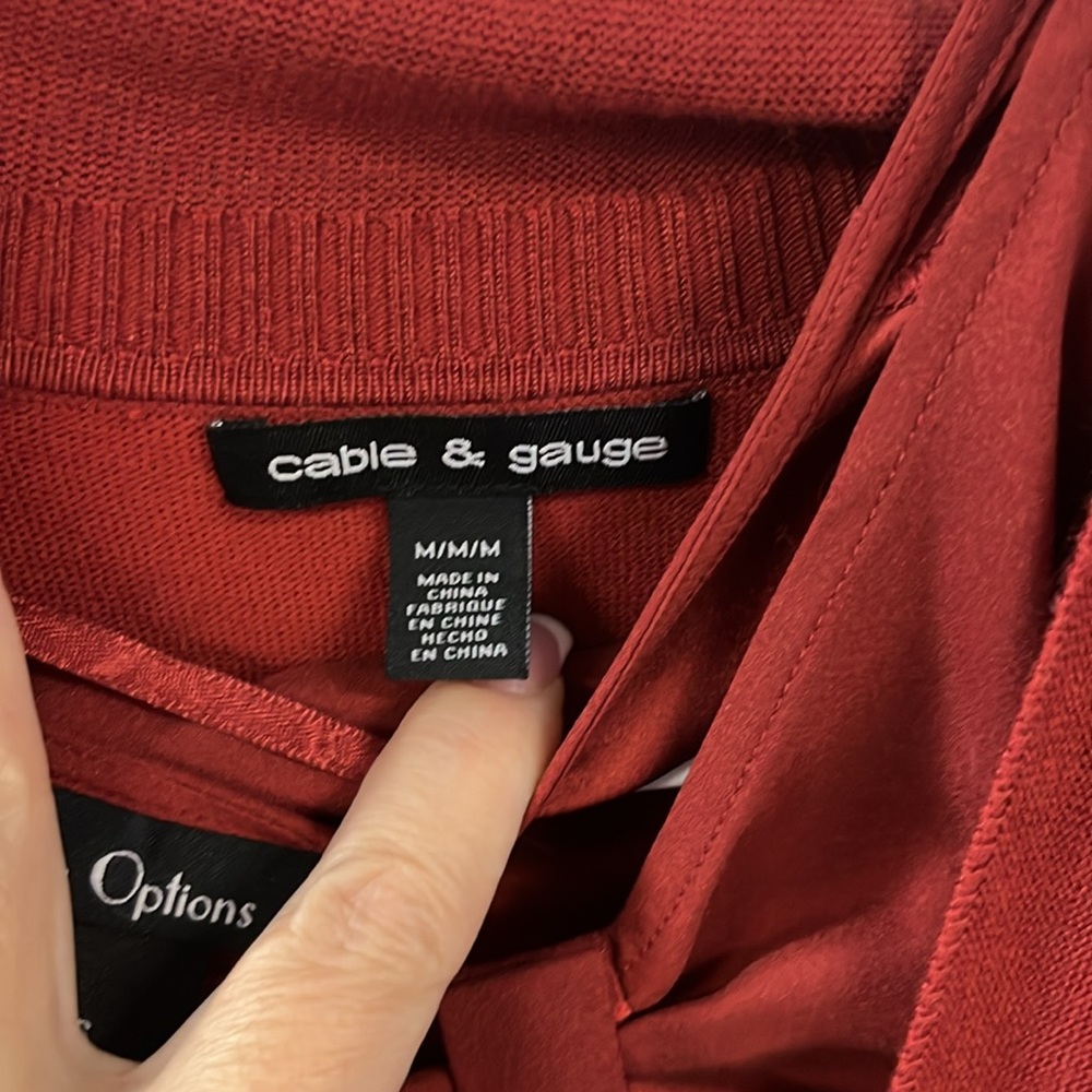 Rust colored cardigan by Cable & Gauge size M. Pockets in front, detailed front - Picture 4 of 7